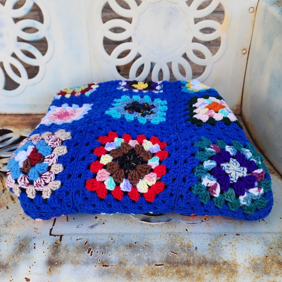 Handmade Granny Square Crochet Afghan Blanket Blue Trim 60"×38" Roseanne Style - Picture 8 of 9